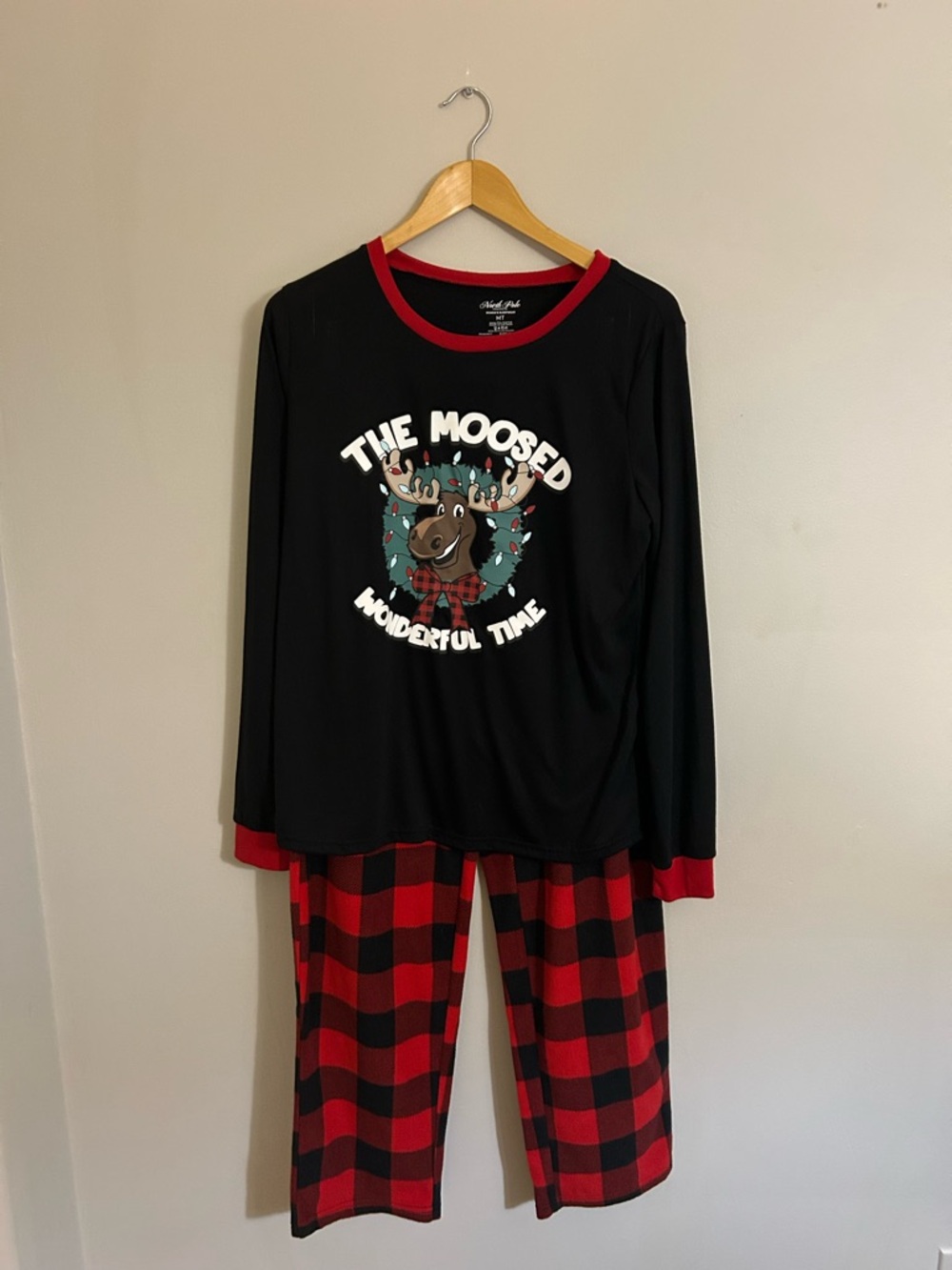 Women’s Black & Red 'The Moosed' Holiday Pajama Set